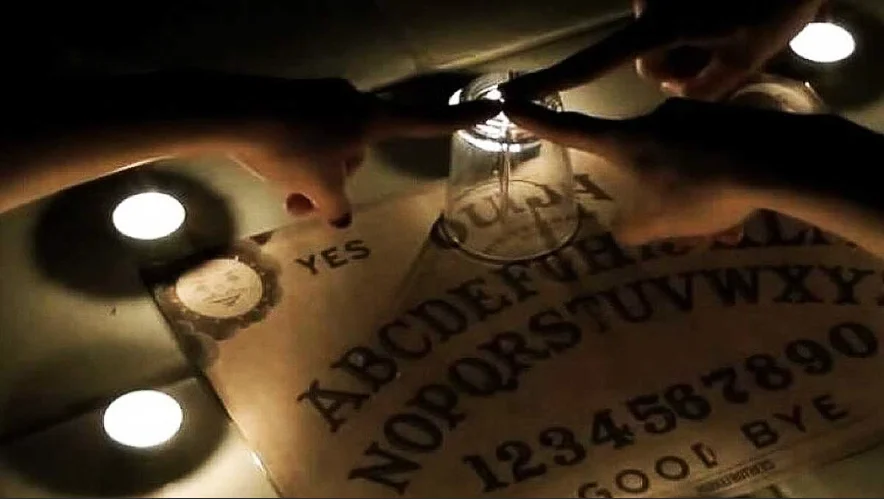 Experimento Ouija: 30 Días de Contacto y Sus Aterradoras Consecuencias - Experimentos Paranormales